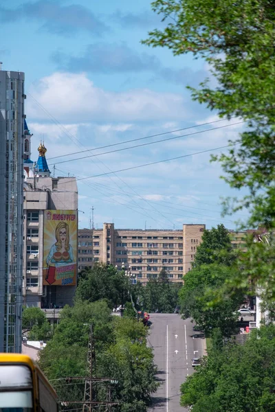Хабаровск, Россия - 15 июня 2019 г.: вид улицы Тургенева днем . — стоковое фото