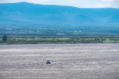 Khabarovsk, Rusya - 15 Haziran 2019: Spaso-Preobrazhensky Katedrali 'nden Khabarovsk şehri manzarası. Şehir manzarası.