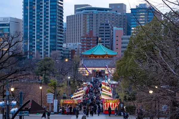 Tokyo, Japan - 19 jan 2020: Shinobazunoike Bentendo Temple på natten i ljuset av lyktor. — Stockfoto