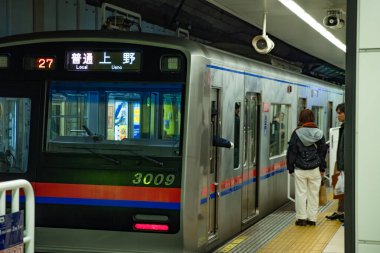 Tokyo, Japonya - 19 Ocak 2020: Ueno istasyonunda trenler.