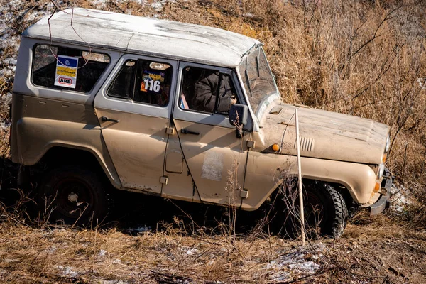 Jeep Uaz Surmonte Les Obstacles Dans Forêt — Photo