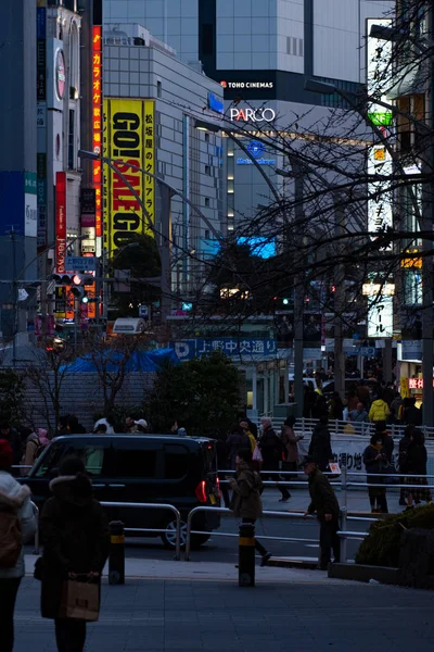 Tokyo Japan Jan 2020 Gator Ueno Distriktet Kvällen Rusningstid — Stockfoto
