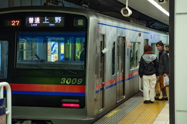 Tokyo, Japonya - 19 Ocak 2020: Ueno istasyonunda trenler.