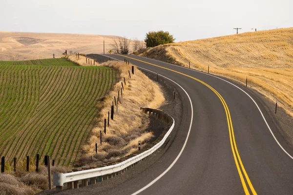 Usa Open Road dwa pasa autostrady Oregon State — Zdjęcie stockowe