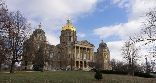 De architectuur van de koepel van de regering van de des Moines Iowa hoofdstad gebouw — Stockfoto