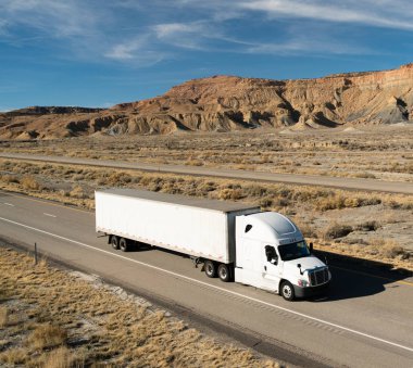OTR araç ulaşım 18 Wheeler kamyon beyaz yarı kamyon