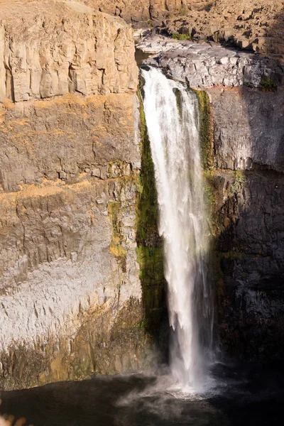 Cascada del río Palouse Falls Medium Flow Summertime State Park — Foto de Stock