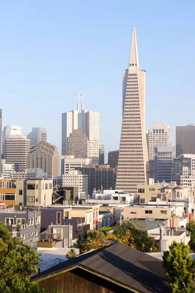 Mahalle evleri binalar San Francisco California üzerinde — Stok fotoğraf