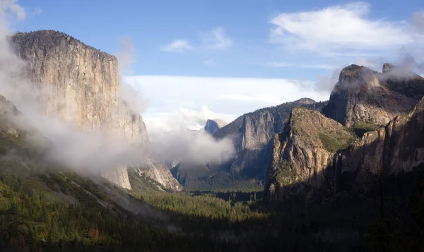 Καταρράκτης El Capitan μισό Dome εθνικό πάρκο Yosemite Valley — Φωτογραφία Αρχείου