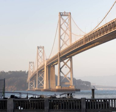 Kare kompozisyon Körfez Köprüsü San Francisco California taşıma