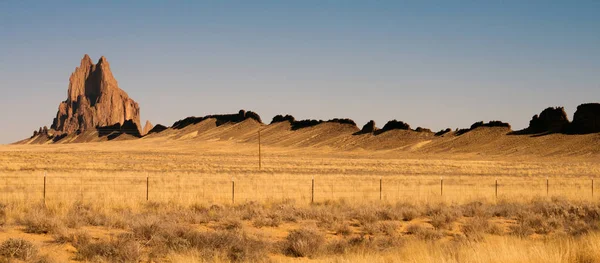 Rocky Craggy Butte Shiprock Nuevo México Estados Unidos — Foto de Stock