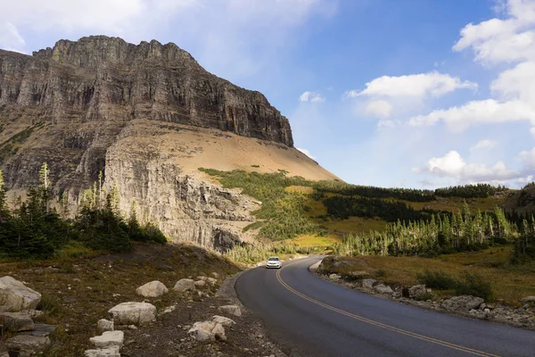 Traveling Auto Going to The Sun Road Glacier National Park — Stock Photo, Image