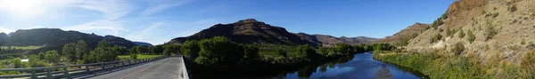 Bred panoramautsikt John Day River Oregon Highway Bridge — Stockfoto