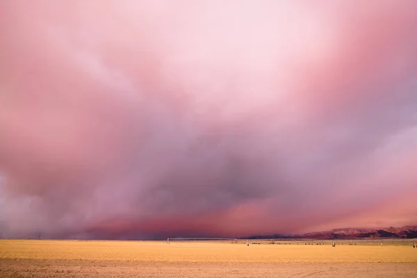 Nuvens de tempestade reúnem grande bacia Utah perto de Milford — Fotografia de Stock