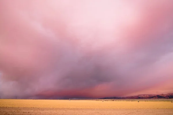 Nubes de tormenta se reúnen en la gran cuenca Utah cerca de Milford — Foto de Stock