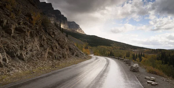 Грозовая буря приближается к леднику Sun Road NP — стоковое фото