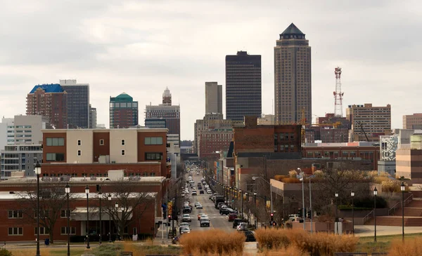 Centrum miasta Des Moines w stanie Iowa Midwest duże miasto Main Street — Zdjęcie stockowe