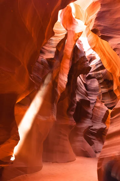Sunlight Beams into Antelope Slot Canyon Arizona — Stock Photo, Image