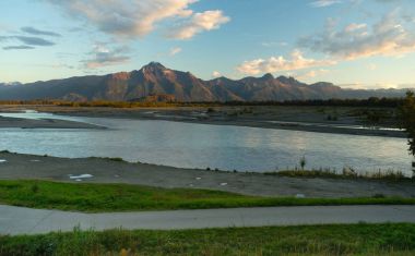Mantanuska Nehri tembel Chugach sıradağlarının Palmer Alaska