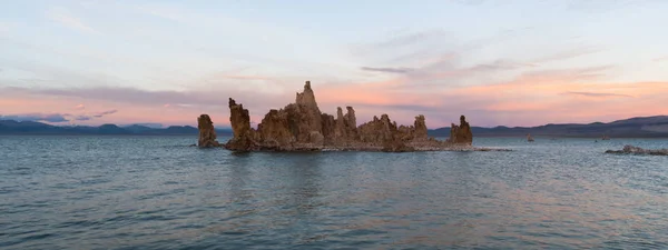 Salt Tufa Formations Sunset Mono Lake Panoramic California Nature — Stock Photo, Image