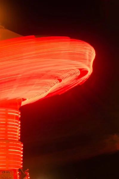 ローカルの状態フェア カーニバルに乗って長時間露光赤筋 — ストック写真