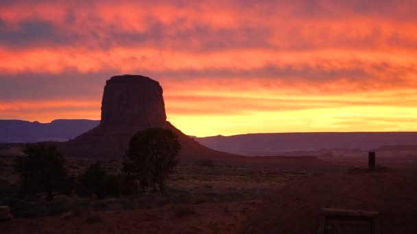 Intense Color Sunset Monument Valley Buttes Utah Arizona Border — Stock Video