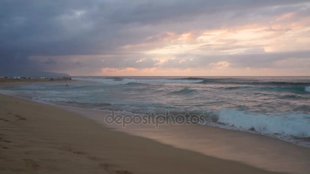North Shore Oahu Χαβάη Ειρηνικό Ωκεανό Surf ηλιοβασίλεμα — Αρχείο Βίντεο