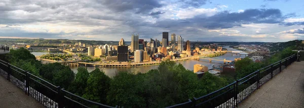 Panoramisch Pittsburgh Pennsylvania centrum stad Skyline Three Rivers — Stockfoto
