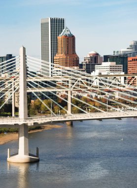 Portland Oregon yeni köprü inşaat Willamette nehri geçerken Tilikum