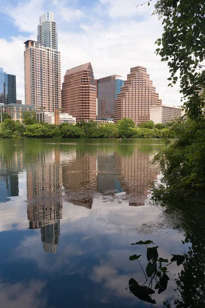 Reflexão suave Austin Texas Downtown City Skyline Rio Colorado — Fotografia de Stock