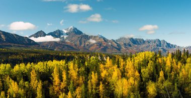 Yüksek kar kaplı tepeler Chugach dağ aralığı Alaska
