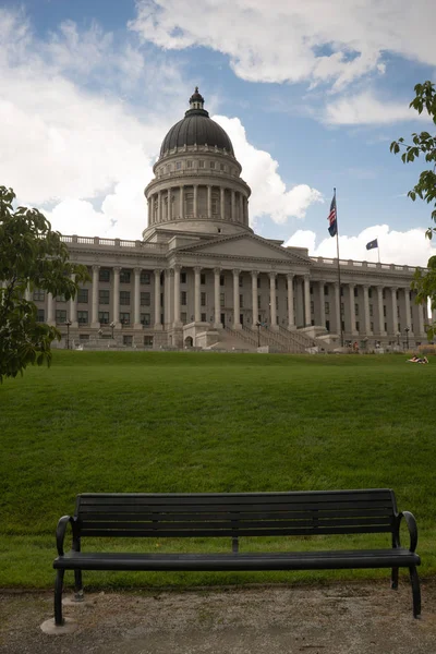 Lavička terénní úpravy zahrady Utah kapitálové stavební Salt Lake City — Stock fotografie