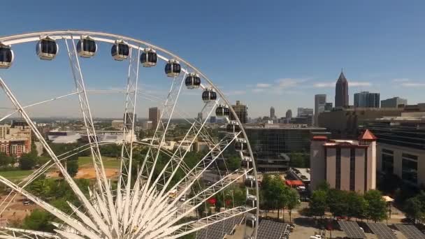 Daytime Blue Skies Downtown Atlanta Ferris Wheel — Stock Video