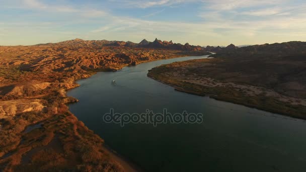 Barco se move para baixo Colorado River Needles Califórnia Estados Unidos — Vídeo de Stock