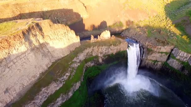 宮殿の滝の上の川の流れ East Washington United States — ストック動画