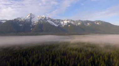 Beyaz at Cascade aralığı Boulder nehir dağ vahşi Baker Snoqualmie Ulusal Ormanı