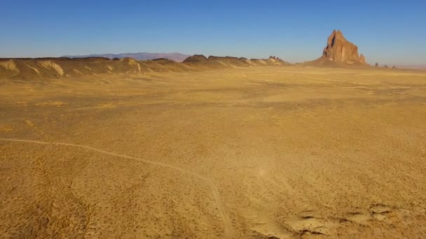 Shiprock pustynia formacja skalna południowy zachód Navajo narodu — Wideo stockowe