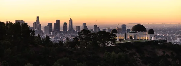Гарний світло Лос-Анджелесі центром міста Skyline мегаполісу — стокове фото