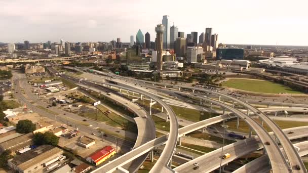 Hoch Über Dallas Highway Berufsverkehr — Stockvideo