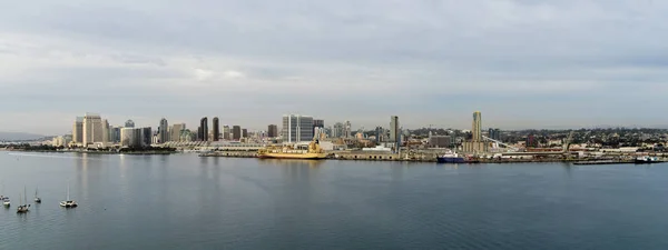 Lang panoramaudsigt San Diego Waterfront Downtown City Skyline - Stock-foto
