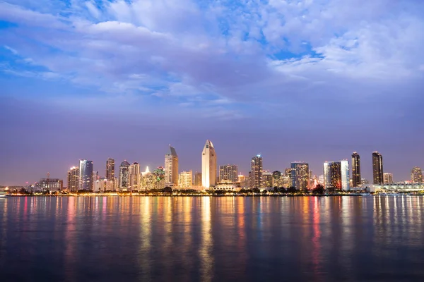 San Diego horizonte centro ciudad frente al mar isla de Coronado — Foto de Stock