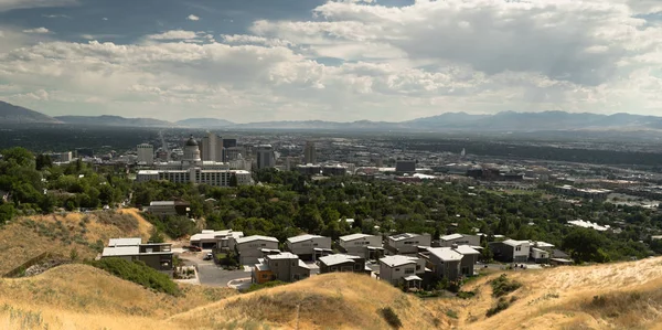 Uzun panoramik Tuz Gölü City Utah şehir şehir merkezi eyalet başkenti — Stok fotoğraf