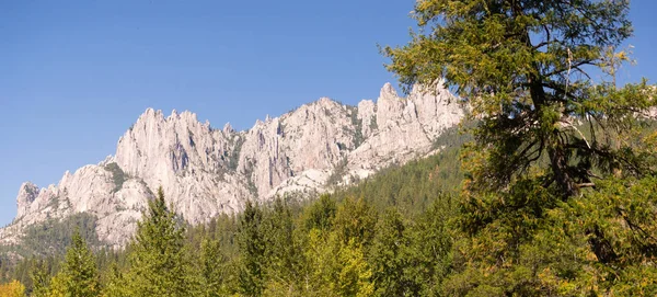 Rock Butte Outcropping zamek Crags Park stanowy Kalifornii — Zdjęcie stockowe