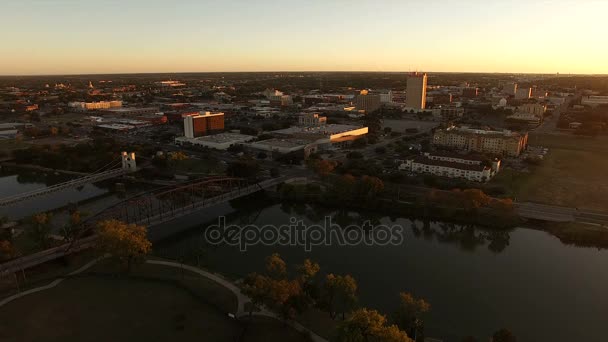 Brazos River Bridges Aerial Waco Texas Downtown Skyline — стоковое видео