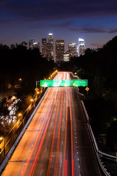 Dálnici 110 vede dojíždějících do Los Angeles při západu slunce — Stock fotografie