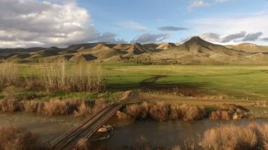 Doğu Oregon ahır Sevierville inişli çıkışlı tepeler hayvancılık