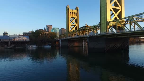 Tower Bridge Sacramento Folyó Főváros Kaliforniai Belvárosi Skyline — Stock videók