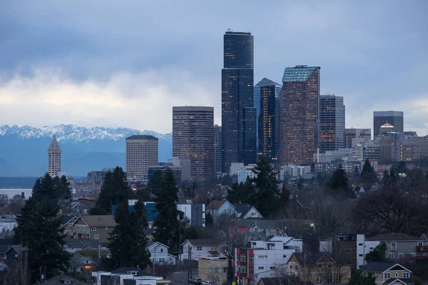 冬グレー空シアトル ワシントン ダウンタウン街のスカイライン — ストック写真