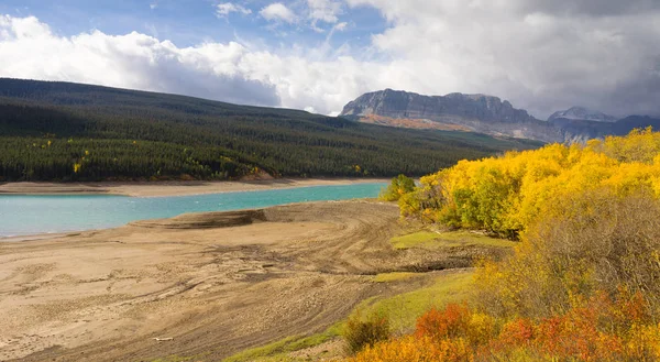 Storm wolken benaderingen Lake Sherburne Glacier National Park — Stockfoto