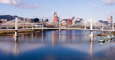 Transit köprü Portland Oregon şehir şehir manzarası Willamette 